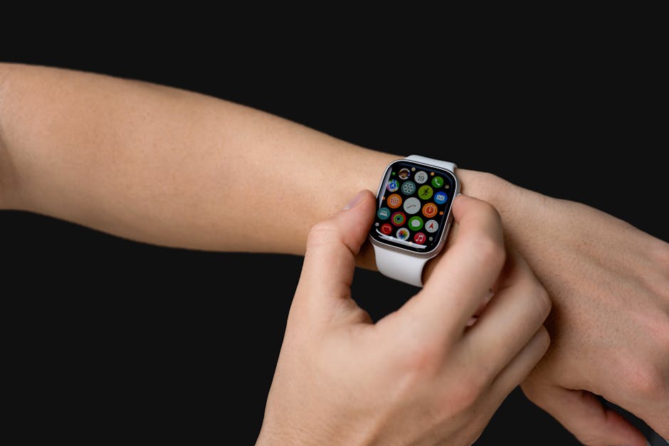 Smartwatch al polso di una persona